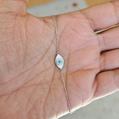 Pulsera de Cadena con Ojo Protector en Plata de Ley 925 – Esmalte Blanco y Azul – Estilo Fino y Minimalista – Ajustable 16 + 3 cm – Incluye Bolsita Regalo