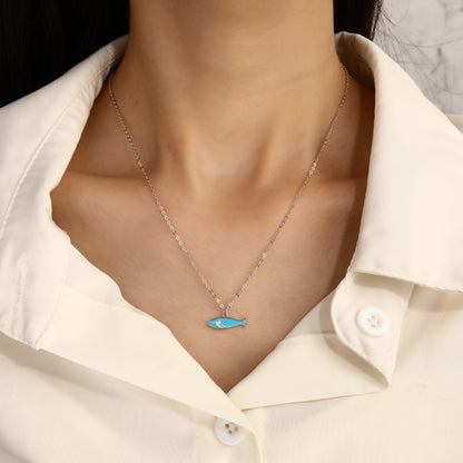 Collar de Mujer con Dije de Pez – Plata de Ley 925 con Acabado en Rodio – Esmalte Azul y Circonita – Diseño Minimalista